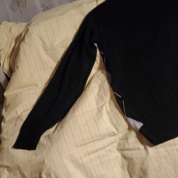 Black and Gray sweater - Picture 12 of 12